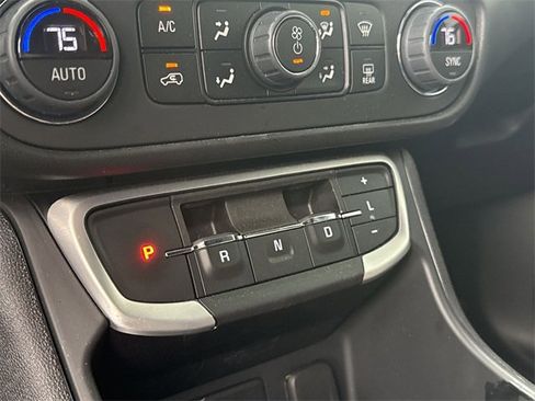 Used 2024 GMC Terrain SLE w/ Driver Convenience Package image 19