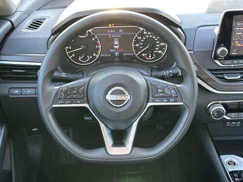 Used 2024 Nissan Altima 2.5 SV image 24