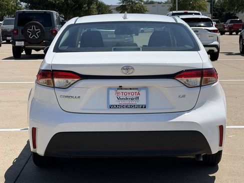 Used 2025 Toyota Corolla LE FWD image 5