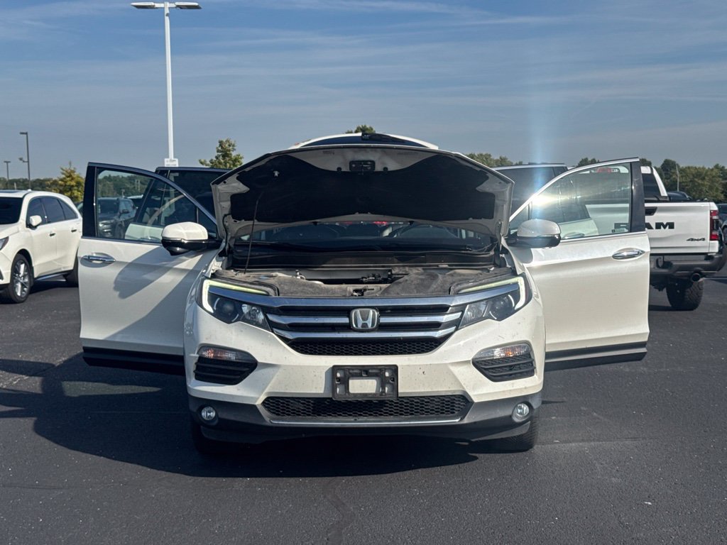 Used 2018 Honda Pilot Touring image 11