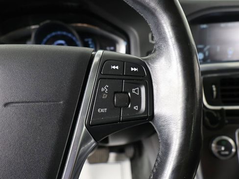 Used 2016 Volvo V60 T5 Cross Country Platinum image 34