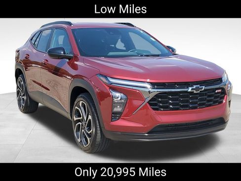 Certified 2024 Chevrolet Trax RS w/ Driver Confidence Package FWD image 2
