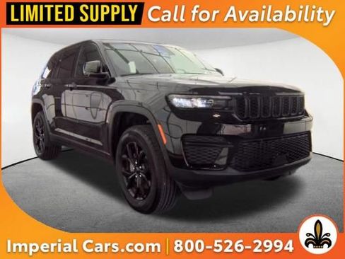 Used 2025 Jeep Grand Cherokee Altitude AWD/4WD image 1