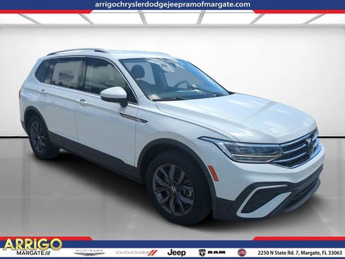 Used 2022 Volkswagen Tiguan SE image 1
