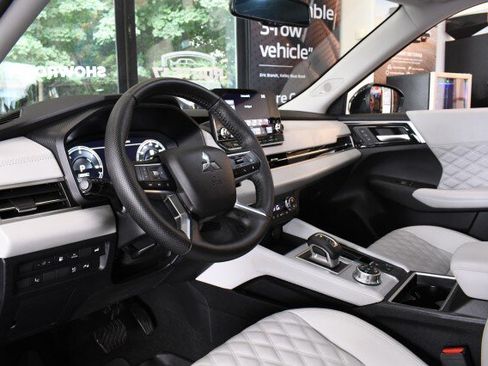 Used 2025 Mitsubishi Outlander SEL AWD/4WD image 30