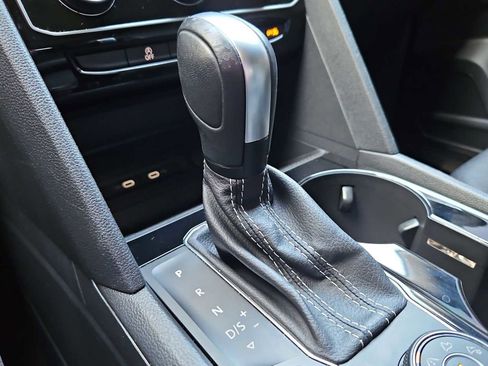 Used 2022 Volkswagen Atlas SEL R-Line image 34