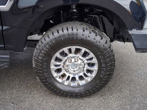 Used 2022 Ford F250 XLT w/ XLT Premium Package AWD/4WD image 17