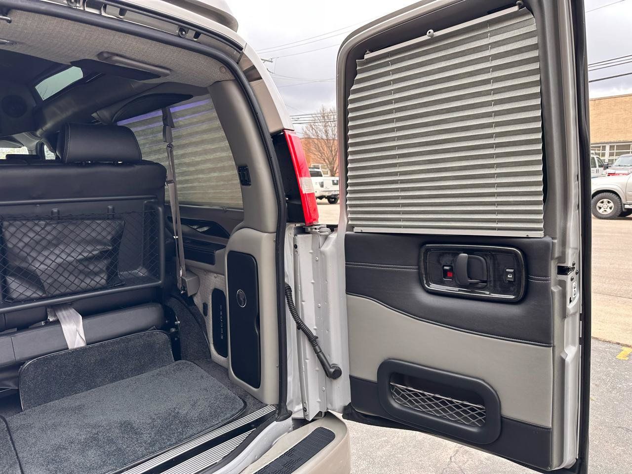 Used 2023 GMC Savana 2500 RWD image 94