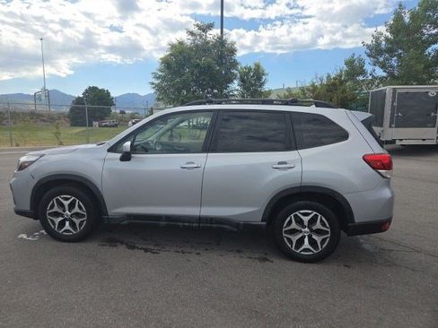 Used 2019 Subaru Forester Premium AWD/4WD image 7