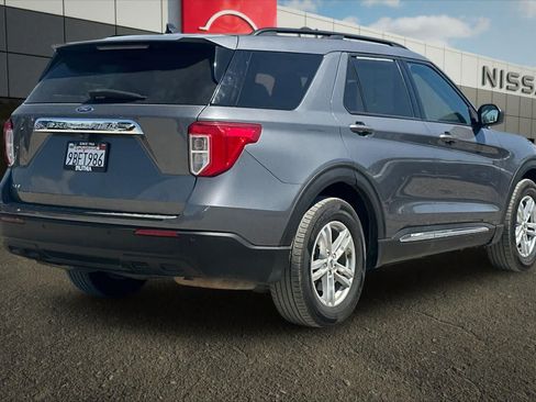 Used 2022 Ford Explorer XLT RWD image 3