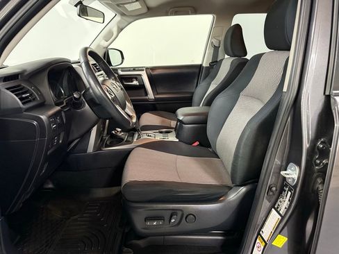Used 2017 Toyota 4Runner SR5 AWD/4WD image 9