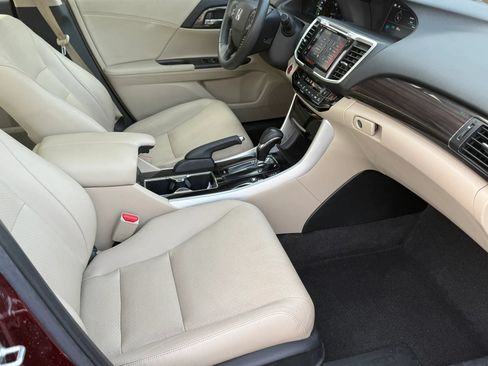 Used 2017 Honda Accord EX-L image 10