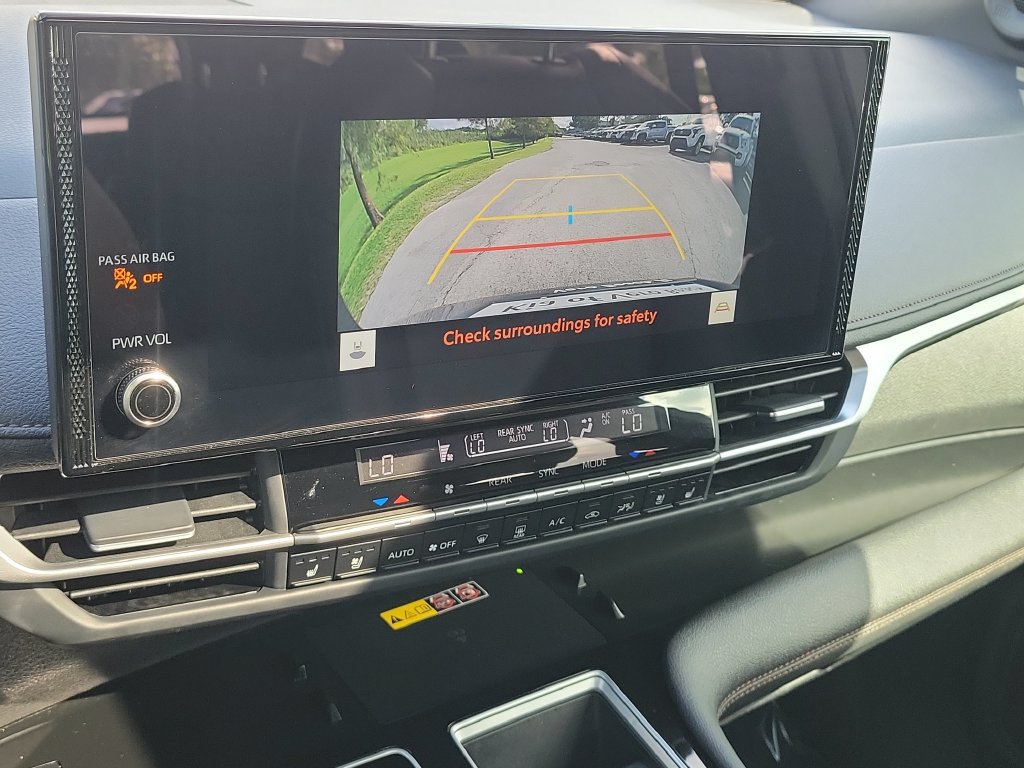 Used 2025 Toyota Sienna Limited FWD image 16