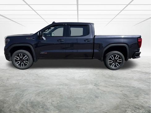 Used 2022 GMC Sierra 1500 AT4 w/ Technology Package AWD/4WD image 2