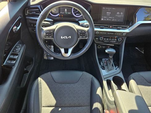 Used 2022 Kia Niro LXS image 14