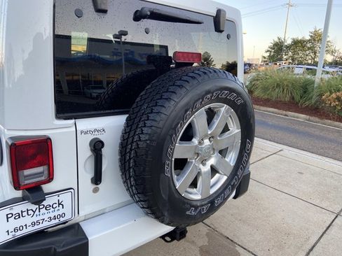 Used 2016 Jeep Wrangler Unlimited Sahara w/ Connectivity Group image 43