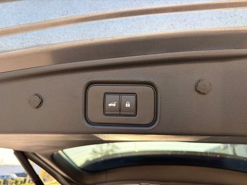 Used 2025 Nissan Pathfinder Platinum w/ Cargo Package AWD/4WD image 16