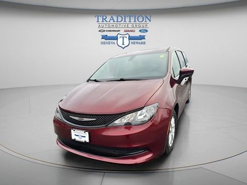 Used 2022 Chrysler Voyager LX image 8