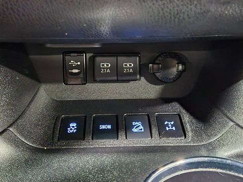 Used 2019 Toyota Highlander XLE image 37