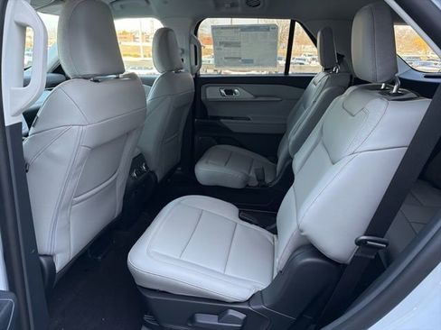 New 2026 Ford Explorer Active w/ Active Comfort Package image 10