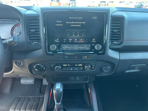 Used 2024 Nissan Frontier PRO-4X image 27