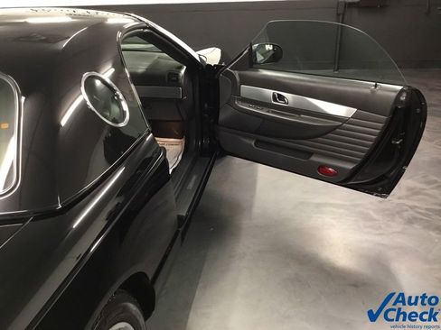 Used 2002 Ford Thunderbird image 28