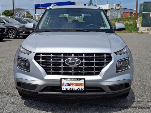 Used 2023 Hyundai Venue SEL FWD image 2