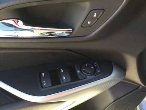 New 2026 Chevrolet Trax RS w/ Sunroof Package FWD image 9