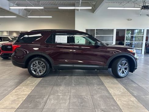 Used 2022 Ford Explorer XLT w/ Equipment Group 202A AWD/4WD image 14