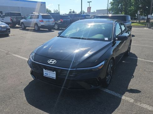 Used 2024 Hyundai Elantra Limited image 1