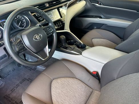 Used 2018 Toyota Camry LE FWD image 11