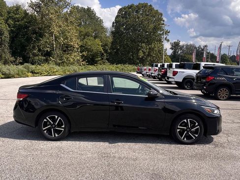 Used 2024 Nissan Sentra SV FWD image 11