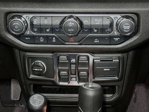 New 2026 Jeep Gladiator Sport AWD/4WD image 10