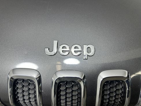 Used 2014 Jeep Cherokee Latitude w/ Cold Weather Group image 8