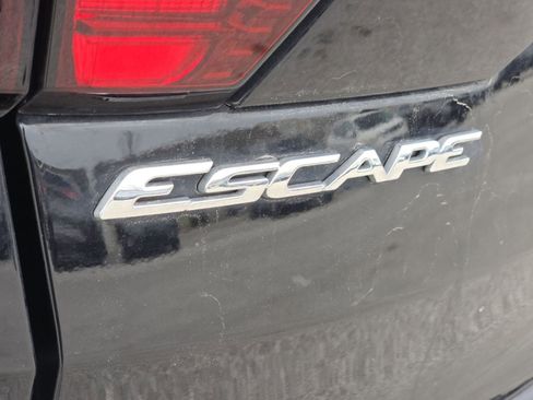 Used 2019 Ford Escape SEL image 9