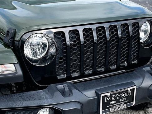 Used 2022 Jeep Gladiator Sport AWD/4WD image 34