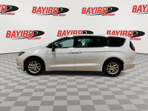 Used 2024 Chrysler Voyager LX FWD image 5