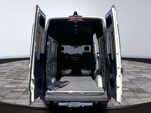 Used 2025 Mercedes-Benz Sprinter 2500 image 21