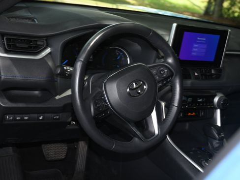 Certified 2024 Toyota RAV4 SE w/ Convenience Package AWD/4WD image 9