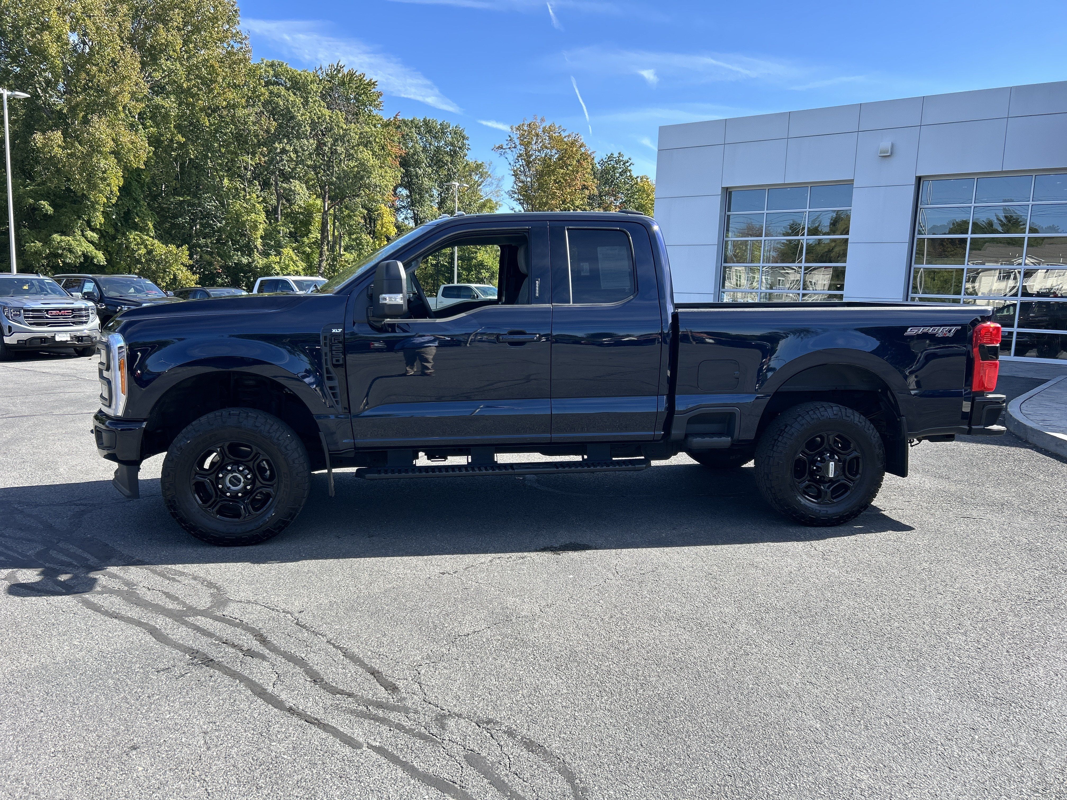 Used 2023 Ford F250 XLT w/ XLT Premium Package AWD/4WD image 2