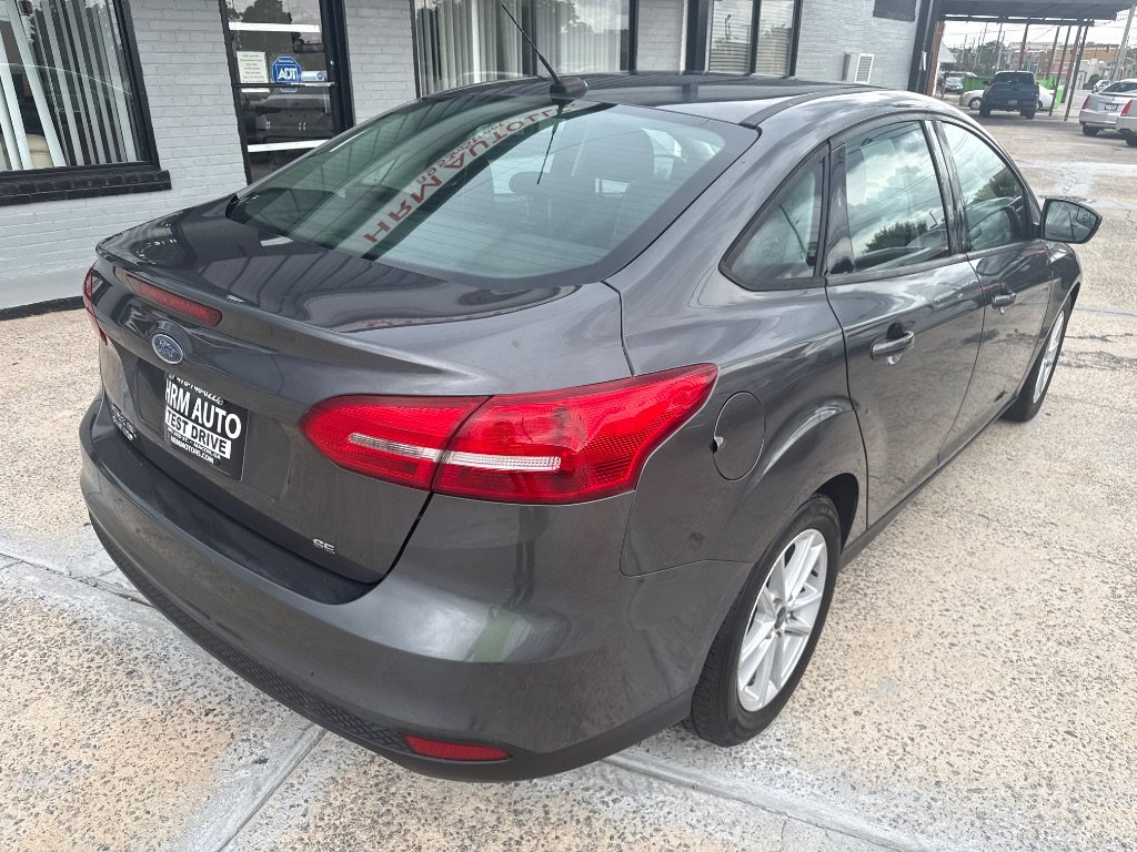 Used 2017 Ford Focus SE FWD image 4