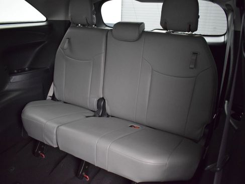 Used 2025 Toyota Sienna XLE FWD image 14