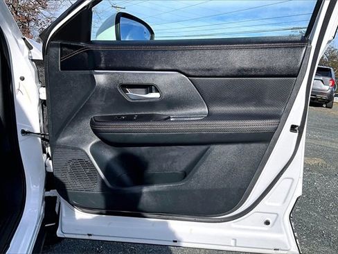 Used 2025 Nissan Kicks SR w/ SR Premium Package image 21