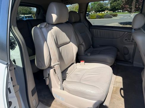 Used 2005 Toyota Sienna XLE Limited AWD/4WD image 25