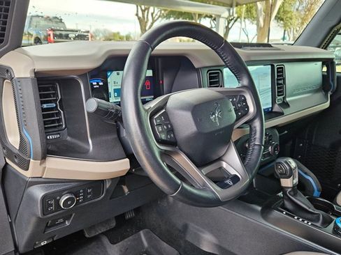 Used 2022 Ford Bronco Wildtrak image 9