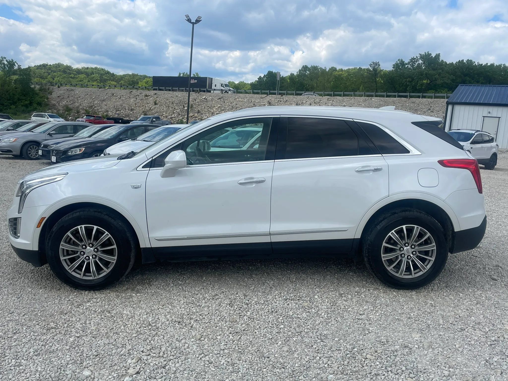 Used 2017 Cadillac XT5 Luxury w/ Driver Awareness Package FWD image 3