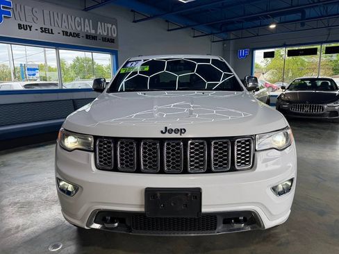 Used 2017 Jeep Grand Cherokee Overland AWD/4WD image 9