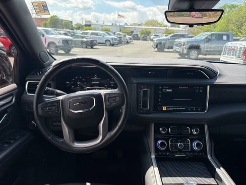Used 2023 GMC Yukon XL Denali w/ Advanced Technology Package AWD/4WD image 13