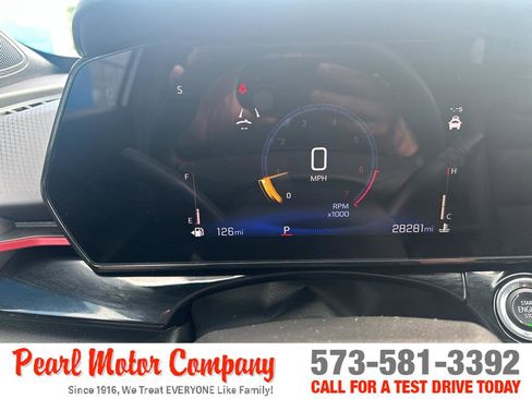 Used 2024 Chevrolet Trax RS w/ Sunroof Package FWD image 12