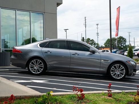 Used 2020 Jaguar XF Premium RWD image 11